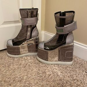 Platform Rave Boots, Light up features